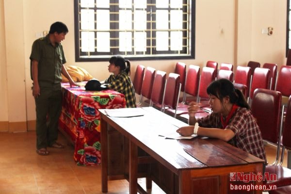 Công an huyện Quỳnh Lưu triệu tập nhóm học sinh nữ đánh bạn ở Trường Thcs Quỳnh Long.Ảnh: M.H