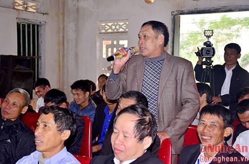 Cử tri Hà Văn Khôi, xã Thanh Tùng phát biểu ý kiến.