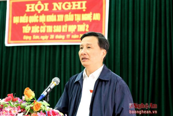 Phó Bí Thư tỉnh Lê Quang Huy thông tin đến cử tri nội dung kỳ họp.