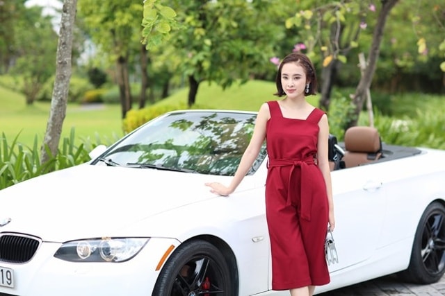 Đóng phim liên tục, làm sao để các nhân vật khác nhau, không đi vào lối mòn, nhàm chán? Đó là câu hỏi Angela Phương Trình thường được hỏi trong thời gian qua. Nữ diễn viên khẳng định mỗi vai diễn cô đều nghiên cứu kỹ kịch bản và chọn cách thể hiện riêng.