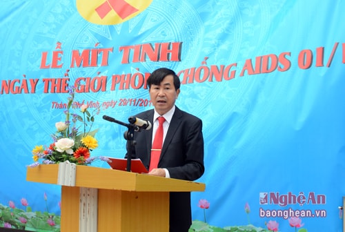 Bác sĩ Nguyễn Xuân Hồng - Phó Giám đốc Sở Y tế Nghệ An, Phó Ban chỉ đạo phòng chống HIV/AIDS, tệ nạn ma túy, mại dâm tỉnh Nghệ An kêu gọi mọi người dân trong tỉnh quan tâm, thực hiện các Chương trình hành động phòng chống HIV/AIDS. 