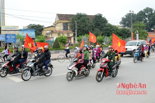 Diễu hành hưởng ứng Ngày Thế giới Phòng chống AIDS.