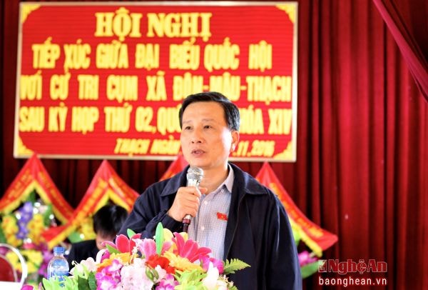 Ông Lê Quang Huy thông tin đến cử tri kết qủa kỳ họp Quốc hội.