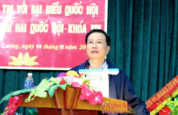 Phó Bí thư Tỉnh Lê Quang Huy thông tin đến cử tri kết quả kỳ họp Quốc hội.