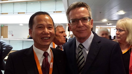 Ông Nguyễn Đắc Nghiệp (trái) và ôngThomas de Maizière, Bộ trưởng Bộ Nội vụ Đức.