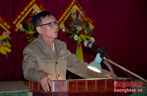 Cử tri phát biểu ý kiến.