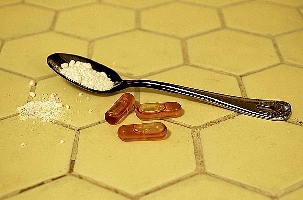 Thông thường, Krokodil được tổng hợp từ một số hợp chất gồm codeine, i-ốt, phốt pho đỏ cùng các phụ gia trộn lại với nhau. 