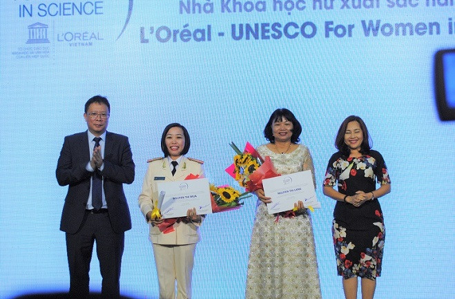 Hai nhà khoa học nữ được trao Giải thưởng Khoa học Quốc gia năm 2016 là GS.TS Nguyễn Thị Lang và TS Nguyễn Thị Mùa.