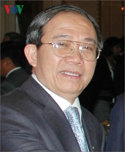  Giáo sư, tiến sĩ khoa học (GS.TSKH.) Trần Văn Nhung, Tổng Thư ký Hội đồng Chức danh giáo sư Nhà nước.