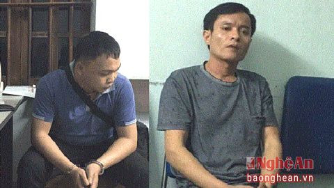 Các đối tượng Nguyễn Gia Thỏa và Phan Văn Quân bị bắt giữ khi tống tiền doanh nghiệp cùng với số tiền tang vật công an thu được.
