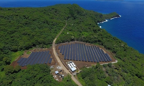 Nhà máy điện Mặt Trời trên đảo Ta'u với công suất 1,4 MW. Ảnh: SolarCity.