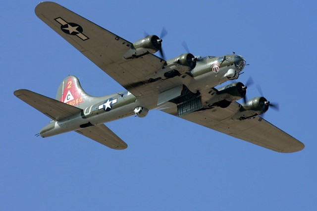  Do thiếu kinh phí nên khi Hitler xâm lược Ba Lan vào tháng 9/1939, mới chỉ có 30 chiếc B-17G trong tình trạng hoạt động đầy đủ.