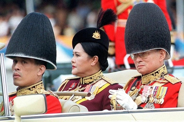 Thái tử Maha Vajiralongkorn theo con đường sĩ quan chuyên nghiệp từ năm 1975 và trở thành người đứng đầu Tiểu đoàn cận vệ của Quốc vương từ năm 1978.