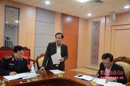 Đồng chí Hoàng Viết Đường - Phó Chủ tịch HĐND tỉnh đề nghị báo cáo tình hình, kết quả công tác phòng, chống tội phạm và vi phạm pháp luật năm 2016, phương hướng nhiệm vụ trọng tâm năm 2017 cần bổ sung phần đánh giá chất lượng của lực lượng công an cơ sở trong đó có công an huyện, xã.