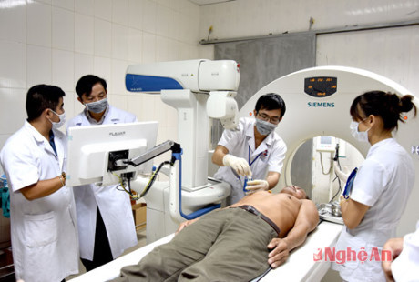 Sử dụng robot chẩn đoán điều trị tại bệnh viện ung bướu Nghệ An,ảnh tư liệu