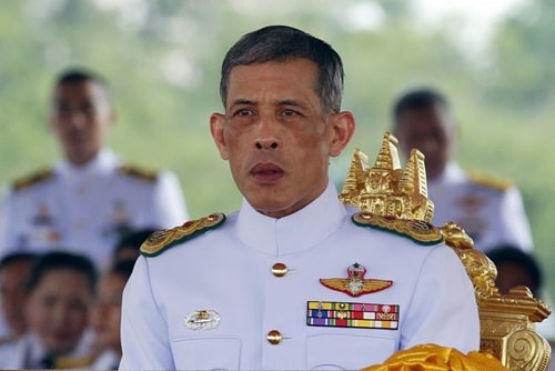 Thái tử Maha Vajiralongkorn mang trên vai gánh nặng kế tục người cha vĩ đại của mình.