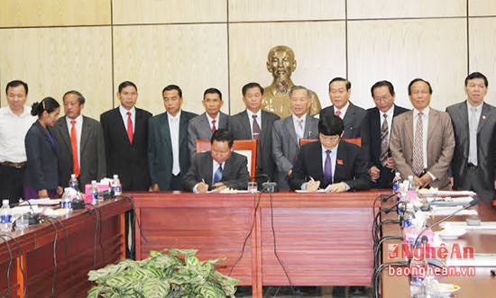 Lễ ký Biên bản ghi nhớ giữa Hội Hữu nghị Việt - Lào tỉnh Nghệ An và Hội Hữu nghị Lào - Việt tỉnh Xiêng Khoảng