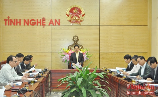 Đồng chí Nguyễn Xuân Sơn - Phó Bí thư Thường trực Tỉnh ủy, Chủ tịch HĐND tỉnh chủ trì cuộc họp