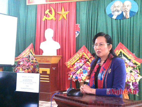 Phó chủ nhiệm ủy ban kiểm tra Trung ương Đảng phát biểu tại lễ trao tặng ti vi
