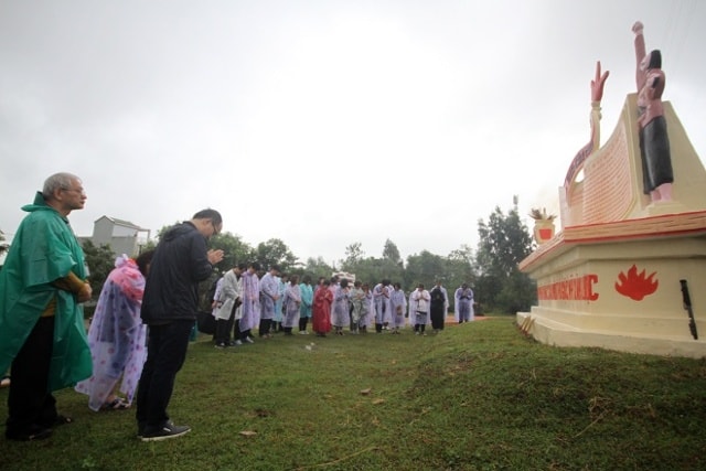 29 người Hàn Quốc cùng nhau dành một phút mặc niệm.