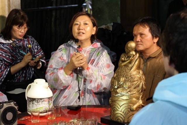 Đại diện Quỹ hòa bình Hàn - Việt đã mang theo một bức tượng Pieta Việt Nam (Lời ru cuối cùng) đến nhà nạn nhân Đoàn Nghĩa (50 tuổi, xã Bình Hòa) để bày tỏ lời xin lỗi.