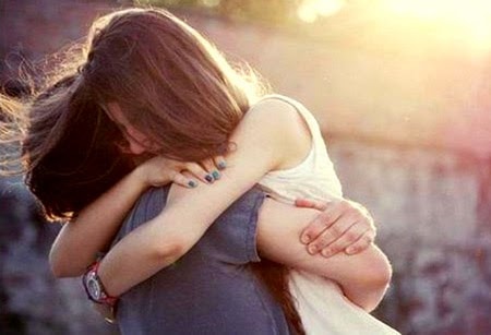 Ôm là một cách chúng ta thể hiện tình yêu thương giữa người vời người, bạn ôm một người khi hạnh phúc, vui sướng, hay thậm chí là đau khổ và thất vọng. Dù là trong hoàn cảnh nào thì những cái ôm cũng rất quan trọng nhắm giúp chúng ta truyền tải những cảm xúc.