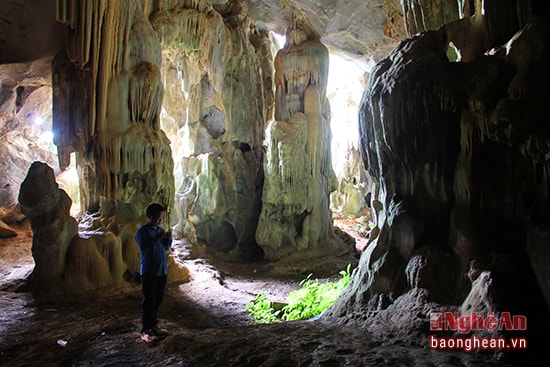 Hang núi Thằm Mẹ Mọn