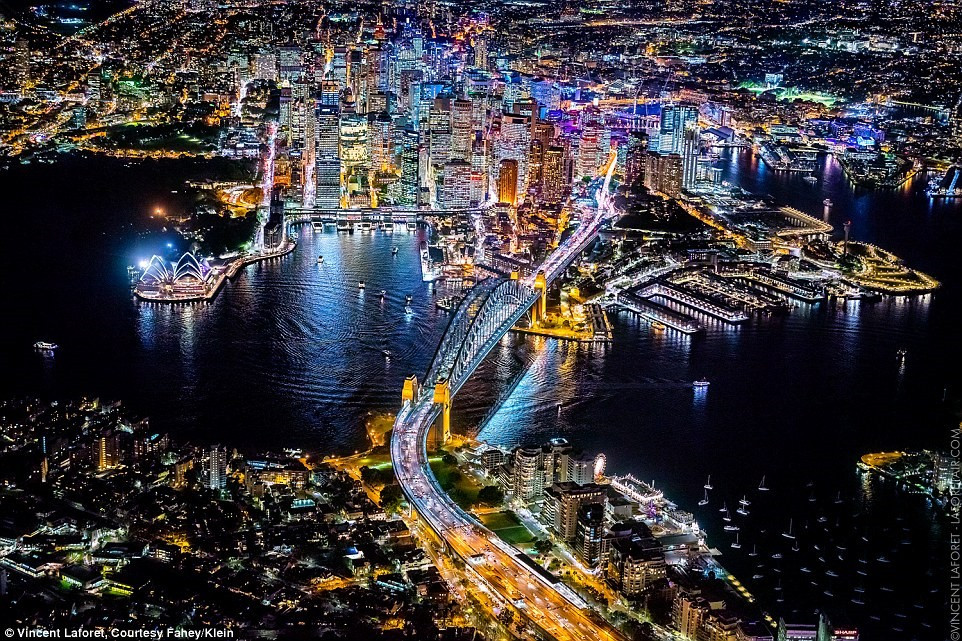 Sydney, Australia. Nhiếp ảnh gia Laforet gọi đây là một trong những thành phố yêu thích của anh với những biểu tượng như Nhà hát Opera và cầu Harbour. 