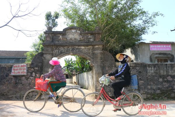 Cổng làng Vĩnh Yên, xã Diễn Lộc (Diễn Châu). Ảnh: Song Hoàng