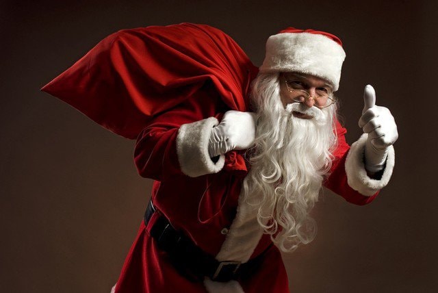 Ông già Noel (Santa Claus) cũng là một vị thánh (Saint). Ông sống ở Myra vào những năm 300. Myra là một địa phương thuộc Thổ Nhĩ Kỳ hiện nay. Tên tiếng Đức của thánh Nicolas là Sankt Niklaus.