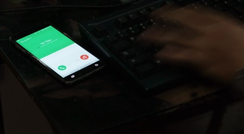 Mặc kệ Vợ Yêu đang gọi, game thủ vẫn múa tay trên bàn phím.