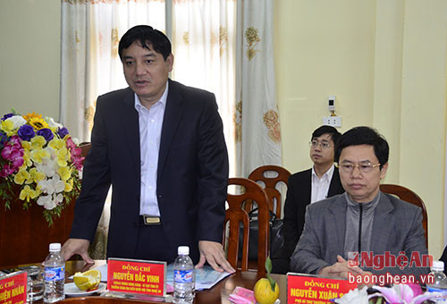 Đồng chí Nguyễn Đắc Vinh - Ủy viên BCH Trung ương Đảng, Bí thư Tỉnh ủy ghi nhận