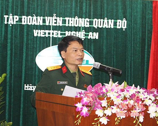 Thượng tá Hoàng Văn Luân - Giám đốc Chi nhánh Viettel Nghệ An phát biểu tại buổi lễ 