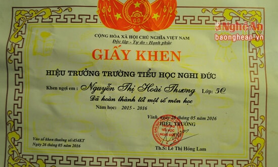 Trong 5 năm học Tiểu học, năm nào Hoài Thương cũng là học sinh tiên tiến