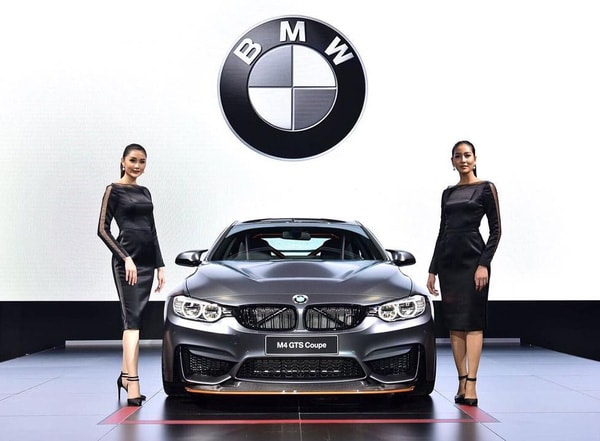 Trong triển lãm Thai Motor Expo 2016, hãng BMW đã chính thức giới thiệu mẫu xe thể thao M4 GTS với người tiêu dùng Thái Lan. Theo hãng BMW, chỉ có đúng 2 chiếc M4 GTS được bán tại thị trường Thái Lan với giá khởi điểm lên đến 13,999 triệu Baht, tương đương 8,85 tỷ Đồng. Dù có giá cao như vậy nhưng 2 chiếc BMW M4 GTS đã nhanh chóng tìm thấy chủ nhân trong thời gian chưa đến nửa ngày diễn ra triển lãm.