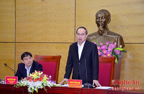 Đồng chí Nguyễn Thiện Nhân chủ trì cuộc làm việc.