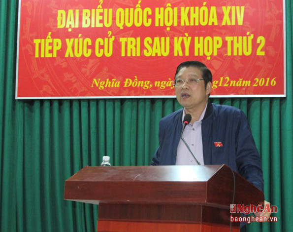 Đại biểu Quốc hội Phan Đình Trạc tiếp thu các ý kiến, kiến nghị của cử tri xã Nghĩa Đồng.