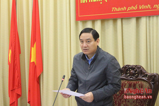Đồng chí Nguyễn Đắc Vinh, Ủy viên Ban chấp hành Trung ương Đảng,  Bí thư tỉnh ủy, Bí thư Đảng ủy Quân sự phát biểu tại hội nghị