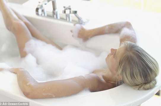 Nên tắm nước ấm trong mùa đông (ảnh: Ocean/Corbis)