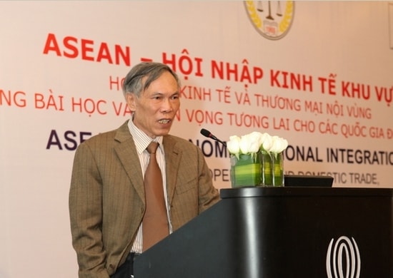 Ông Trương Đình Tuyển phát biểu tại hội nghị 