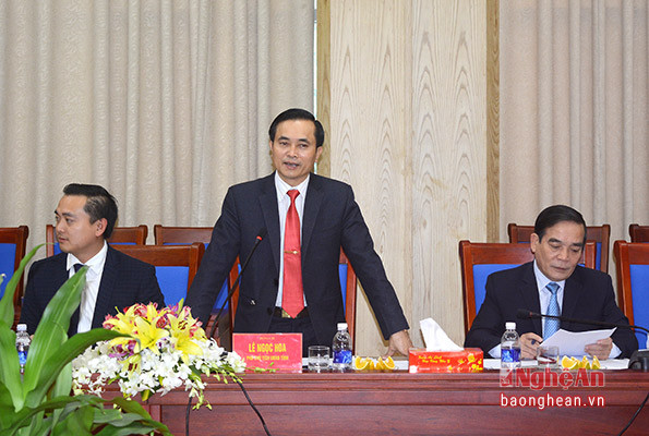 Phó Chủ tịch UBND tỉnh Lê Ngọc Hoa nêu một số mục tiêu, định hướng trong công tác đối ngoại, xúc tiến đầu tư của Nghệ An năm 2017.