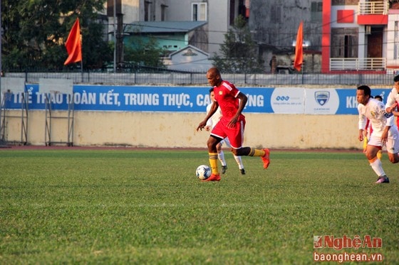 ĐKVĐ V.League khiến ngoại binh thử việc SLNA ‘tắt điện’