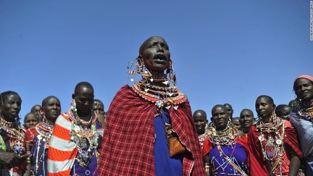 Nước bọt là một phần quan trọng trong đời sống của người Maasai ở Đông Phi, Nước bọt được xem như một sự ban ơn. Nhỏ nước bọt là ban phước và đem sức mạnh của mình đến cho người được nhận. Khi một người rời khỏi vùng đất nào đó, các bô lão sẽ đến và nhỏ nước bọt lên đầu để cầu chúc cho chuyến đi và mọi họ làm đều an toàn và thuận lợi. 