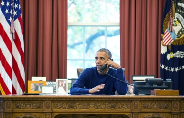 Tổng thống Obama đã gọi điện cho người đồng cấp Francois Hollande. Ảnh SIPA