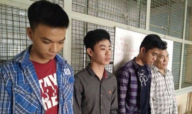 Nhóm 9X tại cơ quan điều tra. Ảnh: Hải Hiếu.
