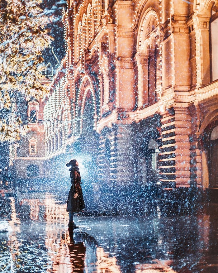 Thủ đô nước Nga đẹp như thế giới cổ tích trong mùa đông hình ảnh 5 Không gian trở nên kỳ ảo khi tuyết rơi trên thành phố xinh đẹp này.