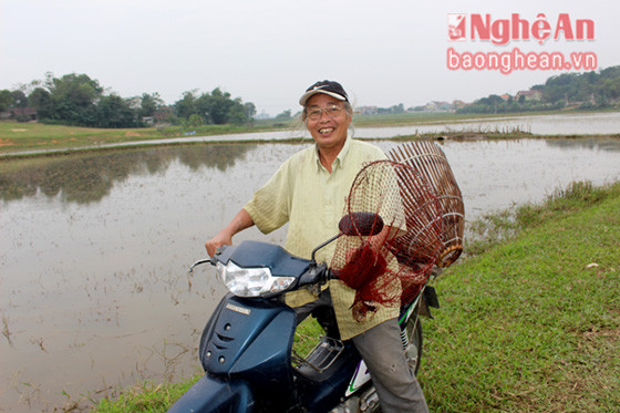 Ông Nguyễn Đình Hồng (70 tuổi, xóm 17, xã Thanh Dương) cho biết: “Tôi và nhiều người trong làng thường xuyên đi nơm cá trên ruộng, được cá nhiều hay ít không quan trọng, cơ bản là vui”. Sau mỗi buổi đi nơm, mọi người gác nơm  ra về trong bao niềm phấn khích. Nơm cá đồng không chỉ là công việc để cải thiện bữa ăn mà còn là một nét đẹp của làng quê truyền thống, đang được người dân nơi đây gìn giữ.