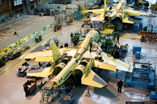 Quá trình bắt vít cho Su-34 kéo dài khoảng hơn hai tháng. Mỗi năm nhà máy NAPO có thể xuất xưởng khoảng 18 máy bay cho khách hàng.
