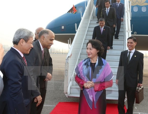 Quang cảnh lễ đón Chủ tịch Quốc hội Nguyễn Thị Kim Ngân và Đoàn đại biểu cấp cao Quốc hội Việt Nam tại sân bay Quân sự Palam ở thủ đô New Delhi. (Ảnh: Trọng Đức/TTXVN)