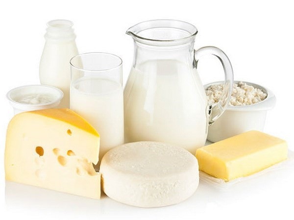 Sữa và các sản phẩm từ sữa cần cho các bữa phụ để bổ sung năng lượng cho trẻ.